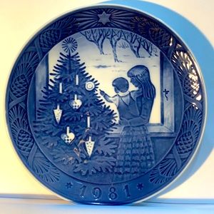Royal Copenhagen Christmas Plate - 1981.